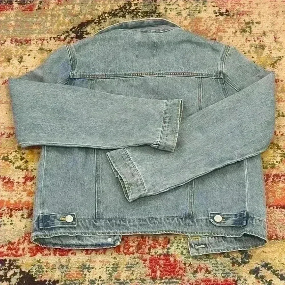 Love Tree Denim Distressed Light-washed Jean Jacket Size Small - Picture 3 of 8